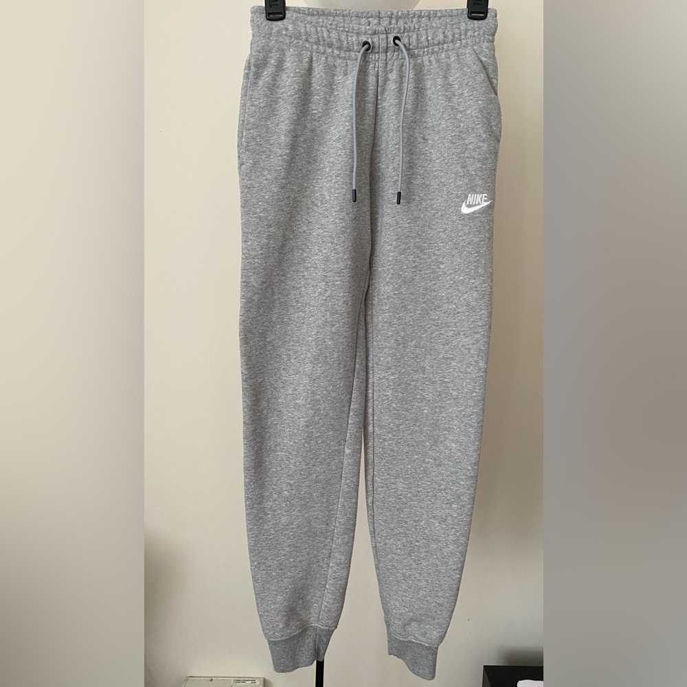 Nike Grey women’s Fleece Joggers with White Swoosh Petite XS